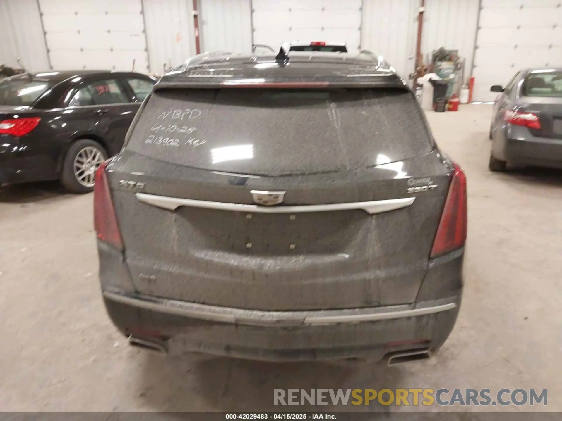 16 Photograph of a damaged car 1GYKNBR48MZ213902 CADILLAC XT5 2021