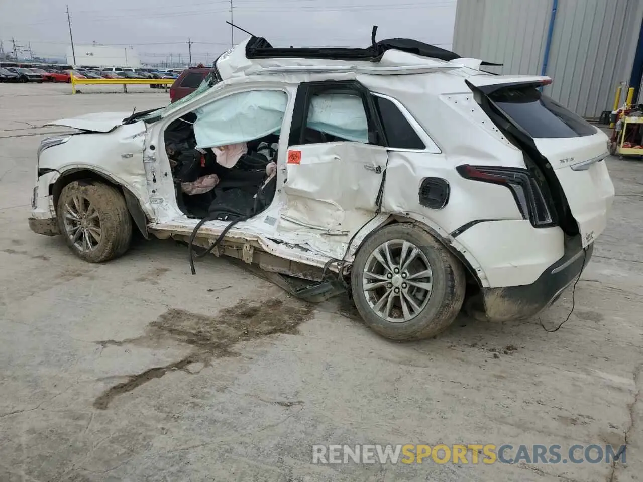 2 Photograph of a damaged car 1GYKNCR41MZ154357 CADILLAC XT5 2021