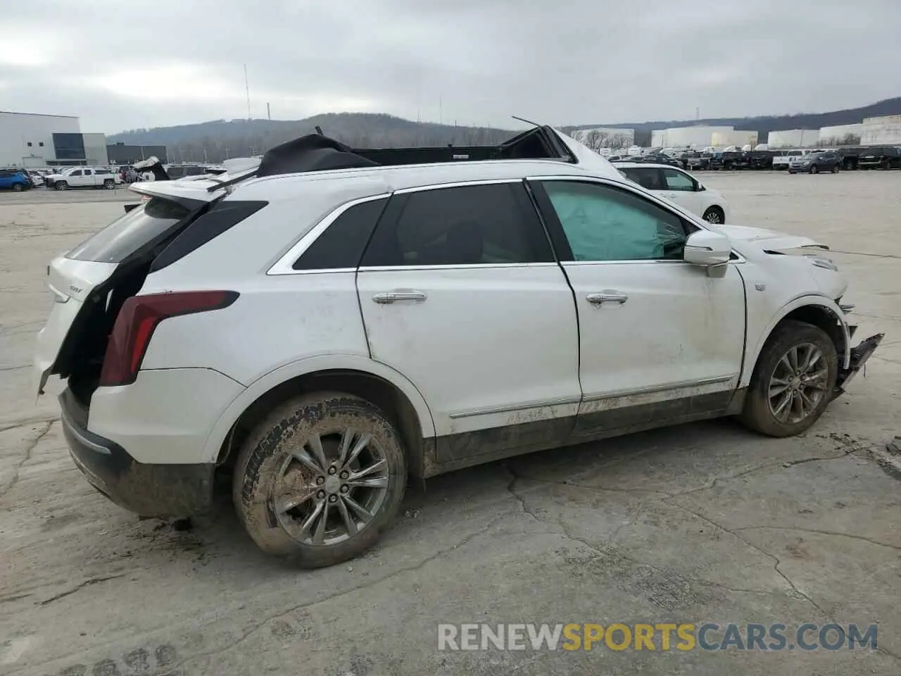 3 Photograph of a damaged car 1GYKNCR41MZ154357 CADILLAC XT5 2021