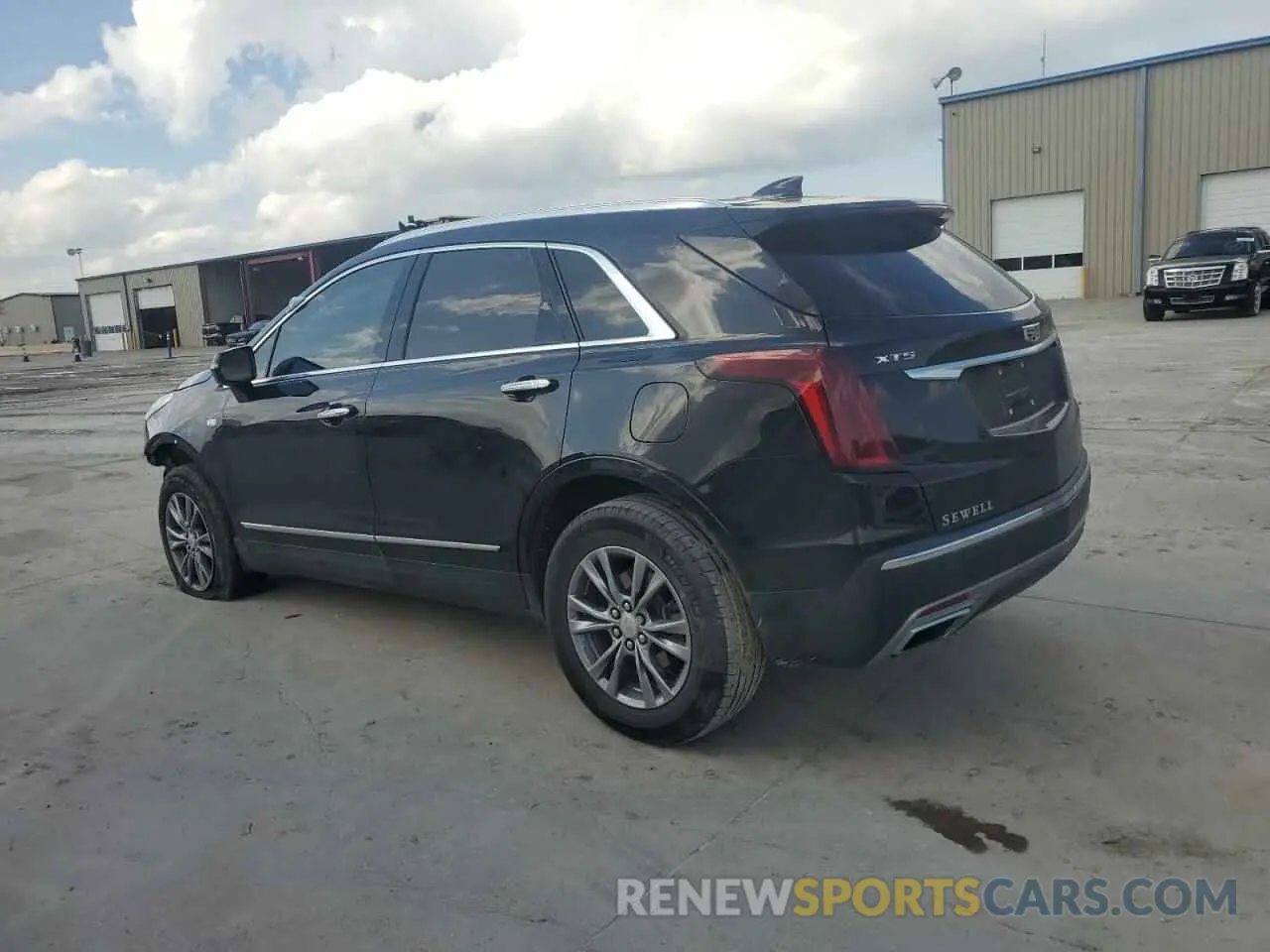 2 Photograph of a damaged car 1GYKNCR41MZ174477 CADILLAC XT5 2021