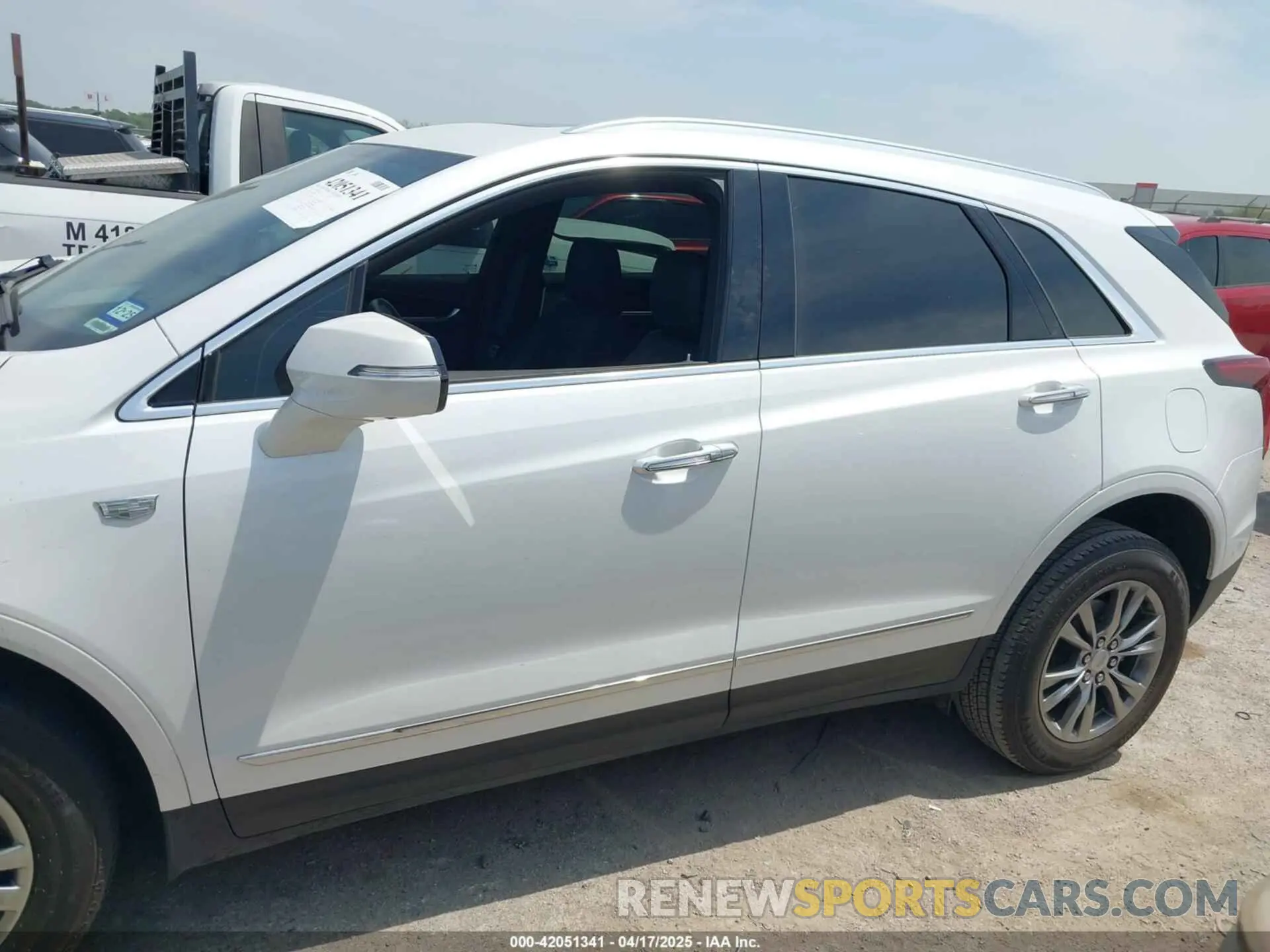 14 Photograph of a damaged car 1GYKNCR42MZ174309 CADILLAC XT5 2021