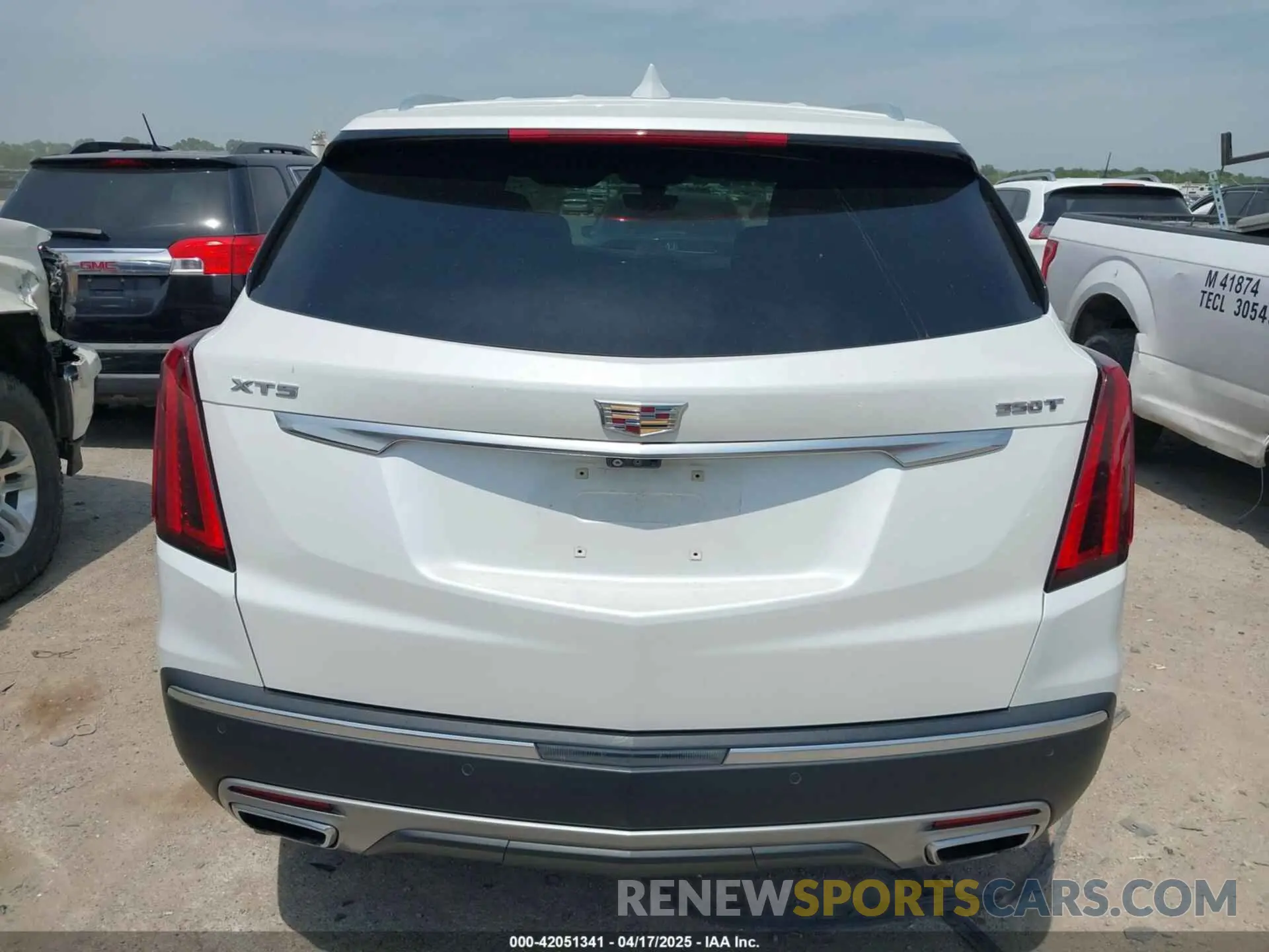 16 Photograph of a damaged car 1GYKNCR42MZ174309 CADILLAC XT5 2021
