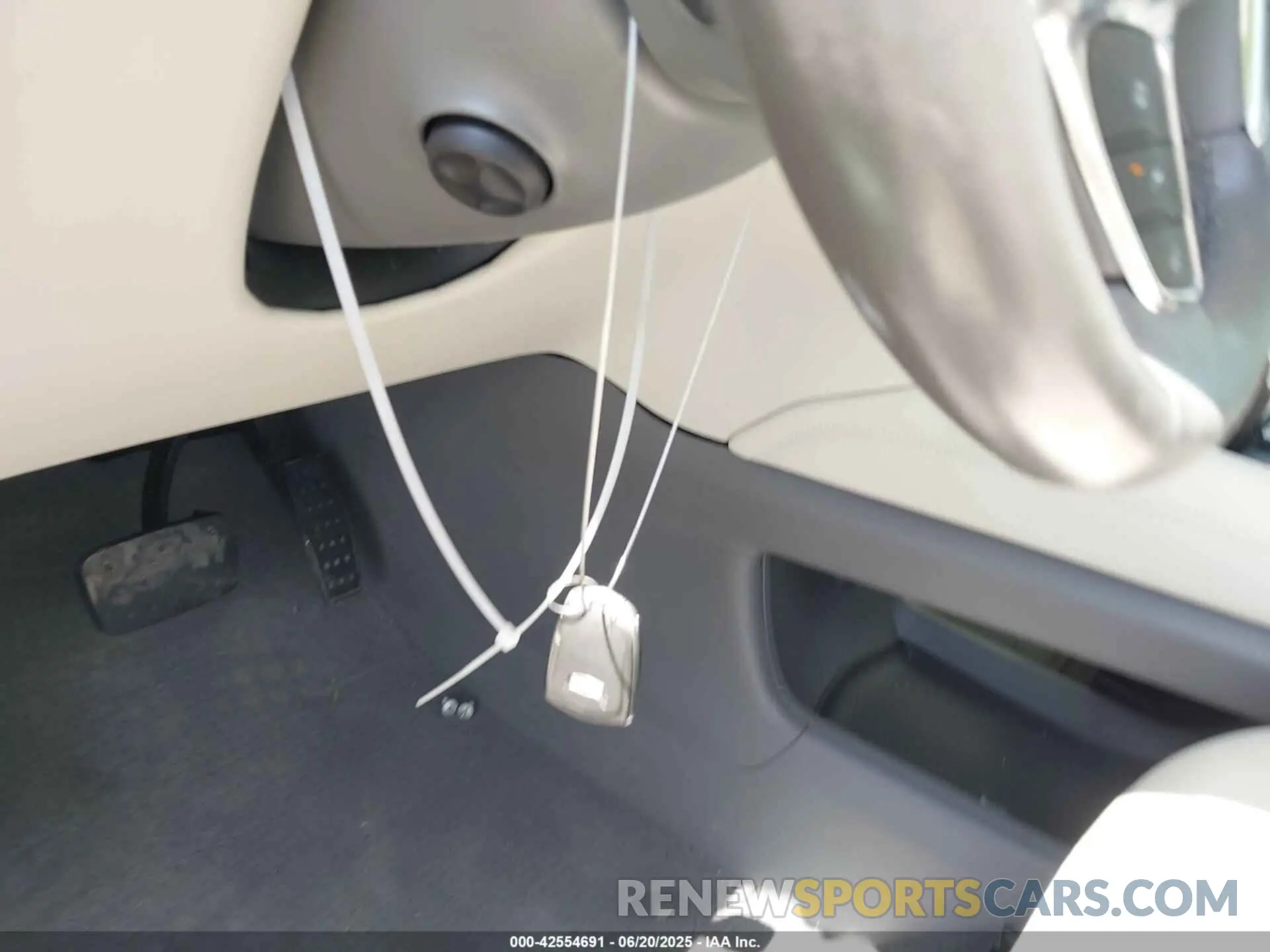 11 Photograph of a damaged car 1GYKNCR46MZ174474 CADILLAC XT5 2021