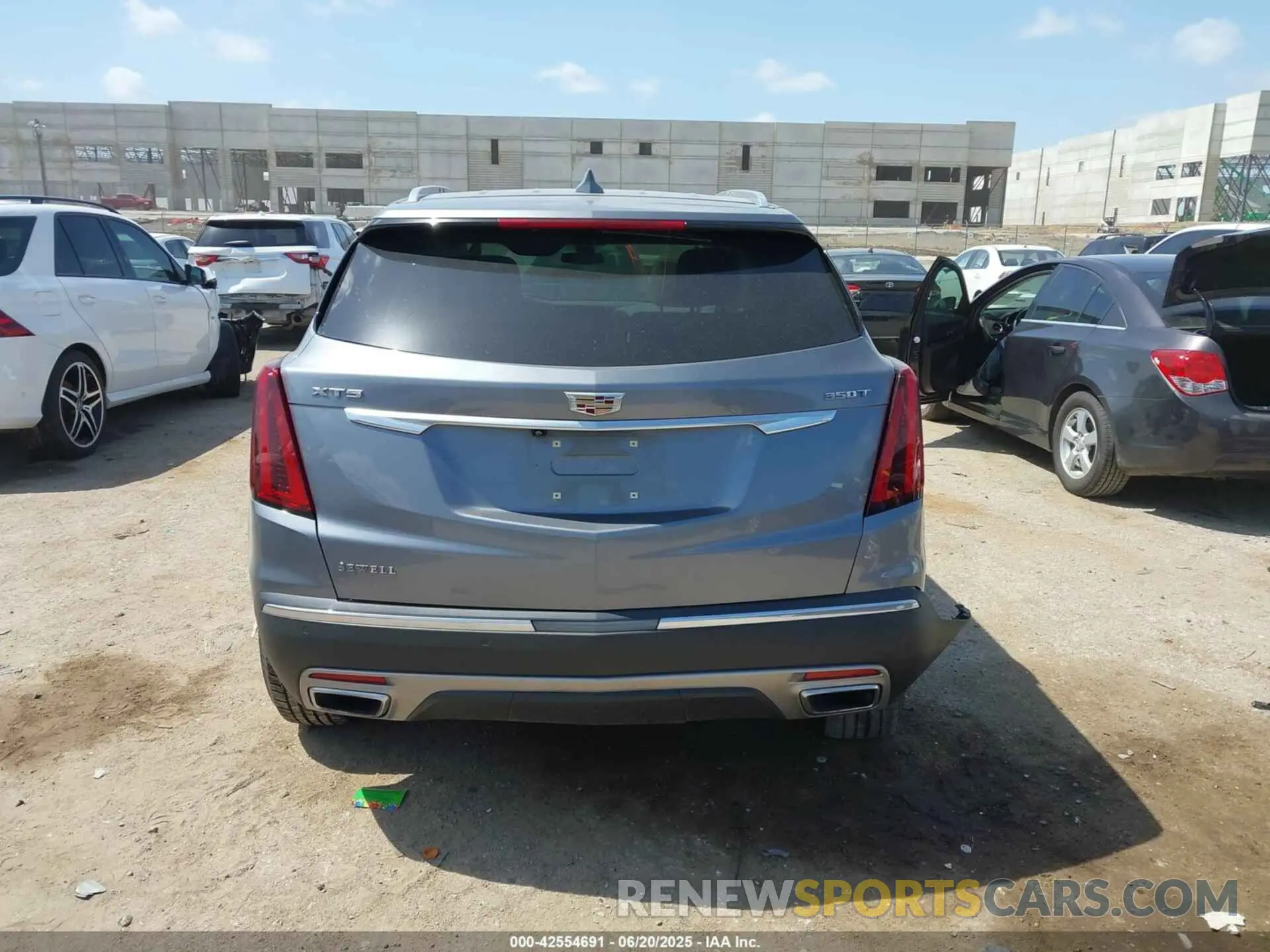 16 Photograph of a damaged car 1GYKNCR46MZ174474 CADILLAC XT5 2021