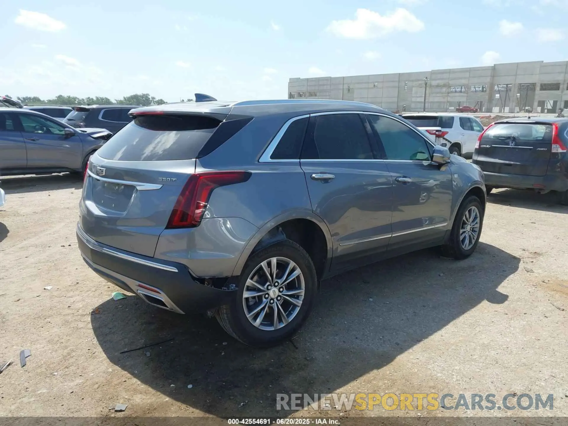 4 Photograph of a damaged car 1GYKNCR46MZ174474 CADILLAC XT5 2021