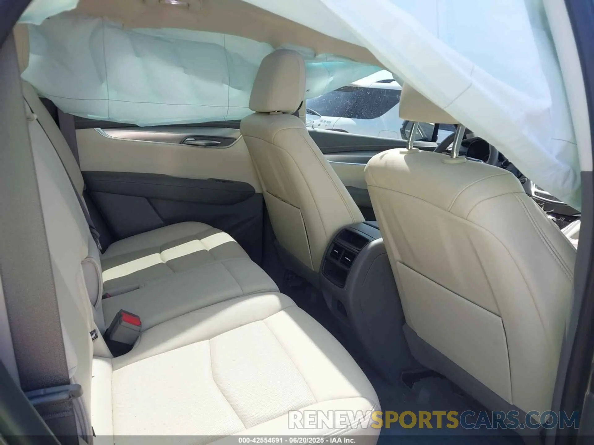 8 Photograph of a damaged car 1GYKNCR46MZ174474 CADILLAC XT5 2021