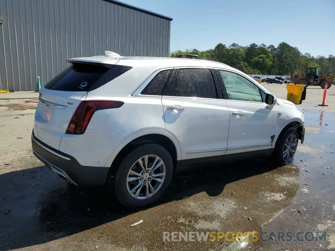 3 Photograph of a damaged car 1GYKNCRS2MZ209820 CADILLAC XT5 2021