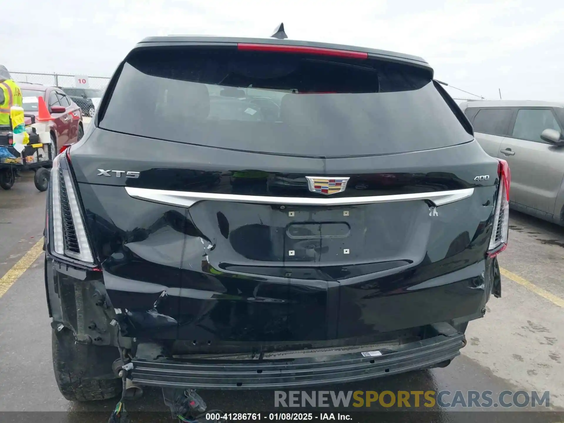 17 Photograph of a damaged car 1GYKNCRS3MZ103893 CADILLAC XT5 2021