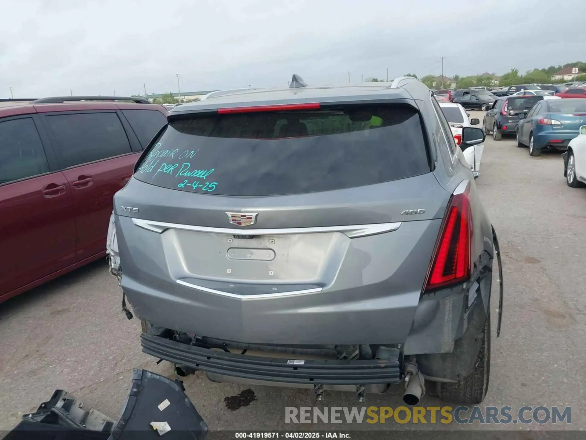 17 Photograph of a damaged car 1GYKNCRS5MZ128908 CADILLAC XT5 2021