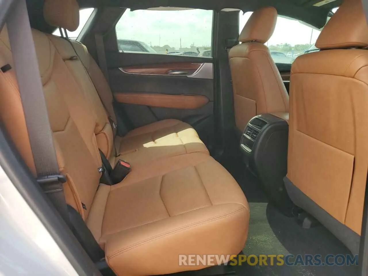 11 Photograph of a damaged car 1GYKNCRS7MZ115531 CADILLAC XT5 2021