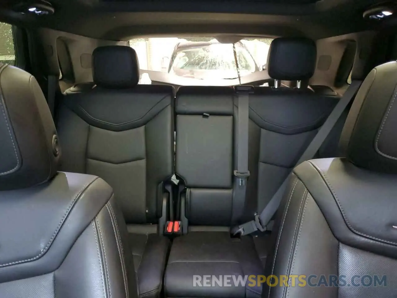 10 Photograph of a damaged car 1GYKNCRS8MZ136937 CADILLAC XT5 2021