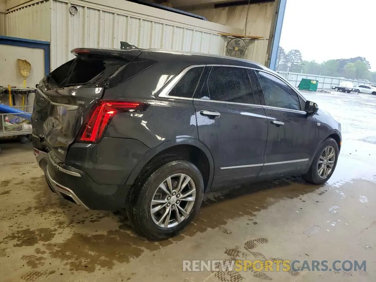 3 Photograph of a damaged car 1GYKNCRS8MZ136937 CADILLAC XT5 2021
