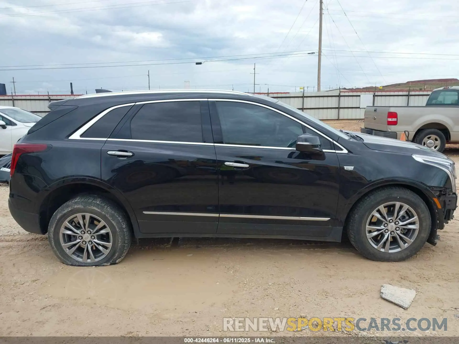 14 Photograph of a damaged car 1GYKNCRS8MZ233474 CADILLAC XT5 2021