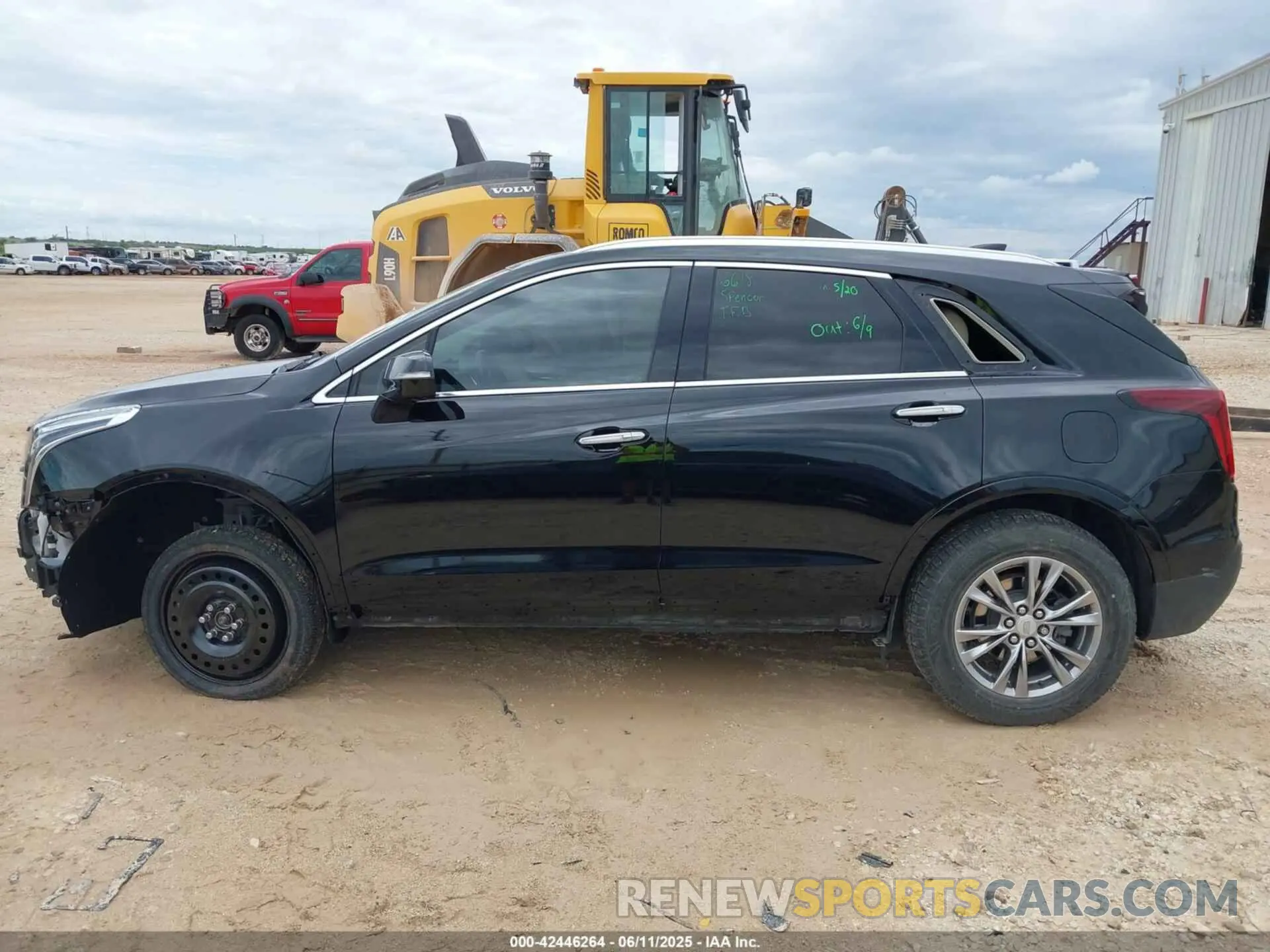 15 Photograph of a damaged car 1GYKNCRS8MZ233474 CADILLAC XT5 2021