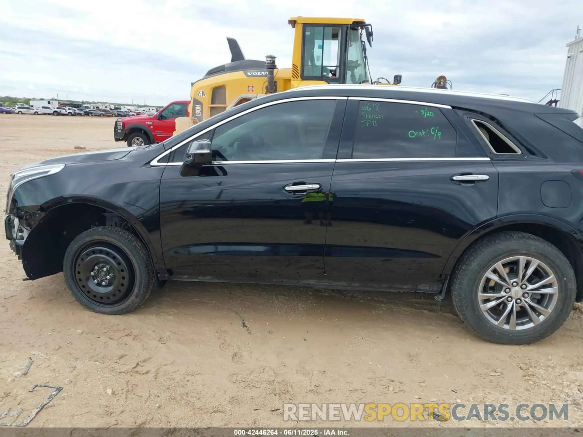 18 Photograph of a damaged car 1GYKNCRS8MZ233474 CADILLAC XT5 2021