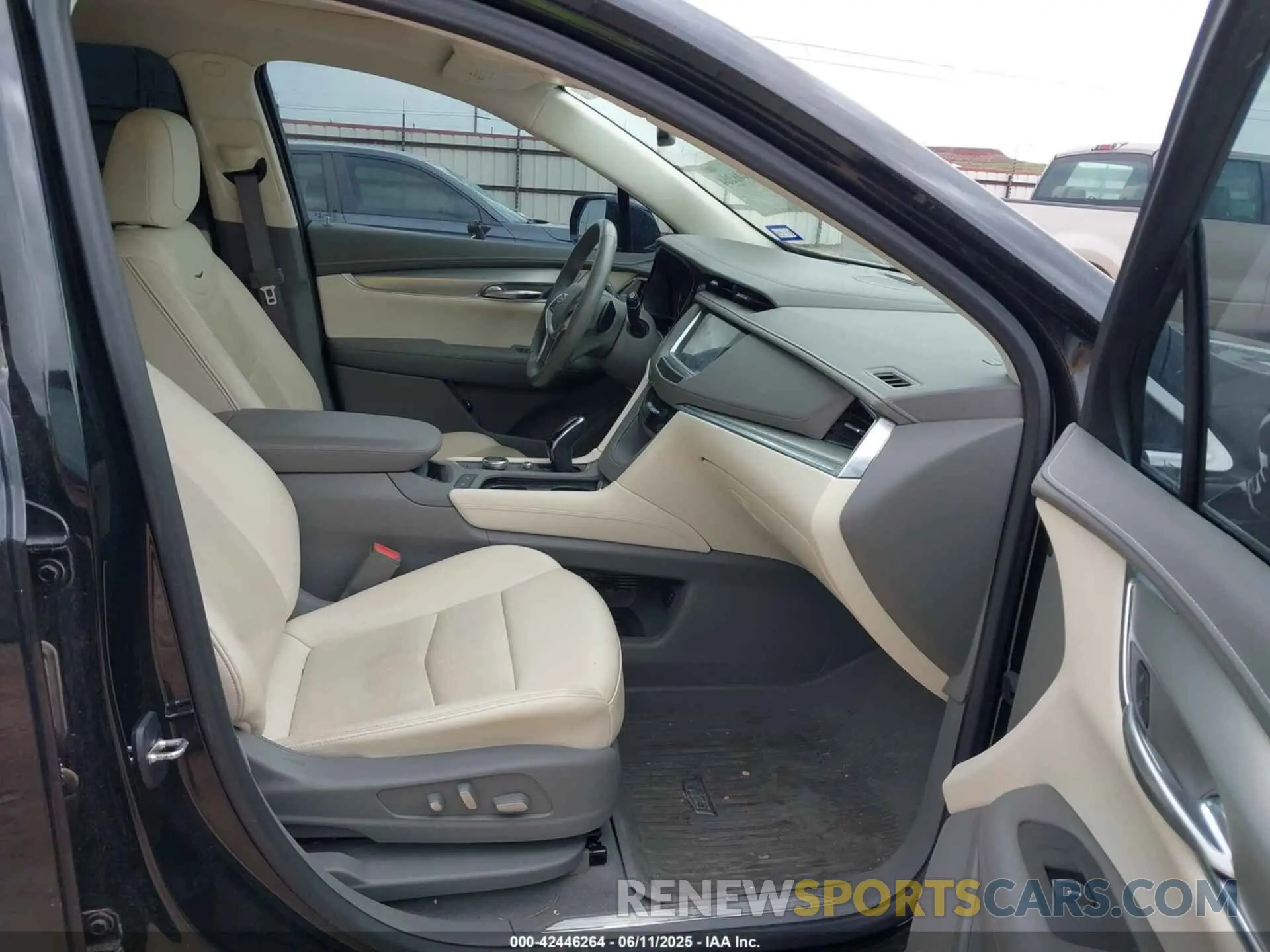 5 Photograph of a damaged car 1GYKNCRS8MZ233474 CADILLAC XT5 2021