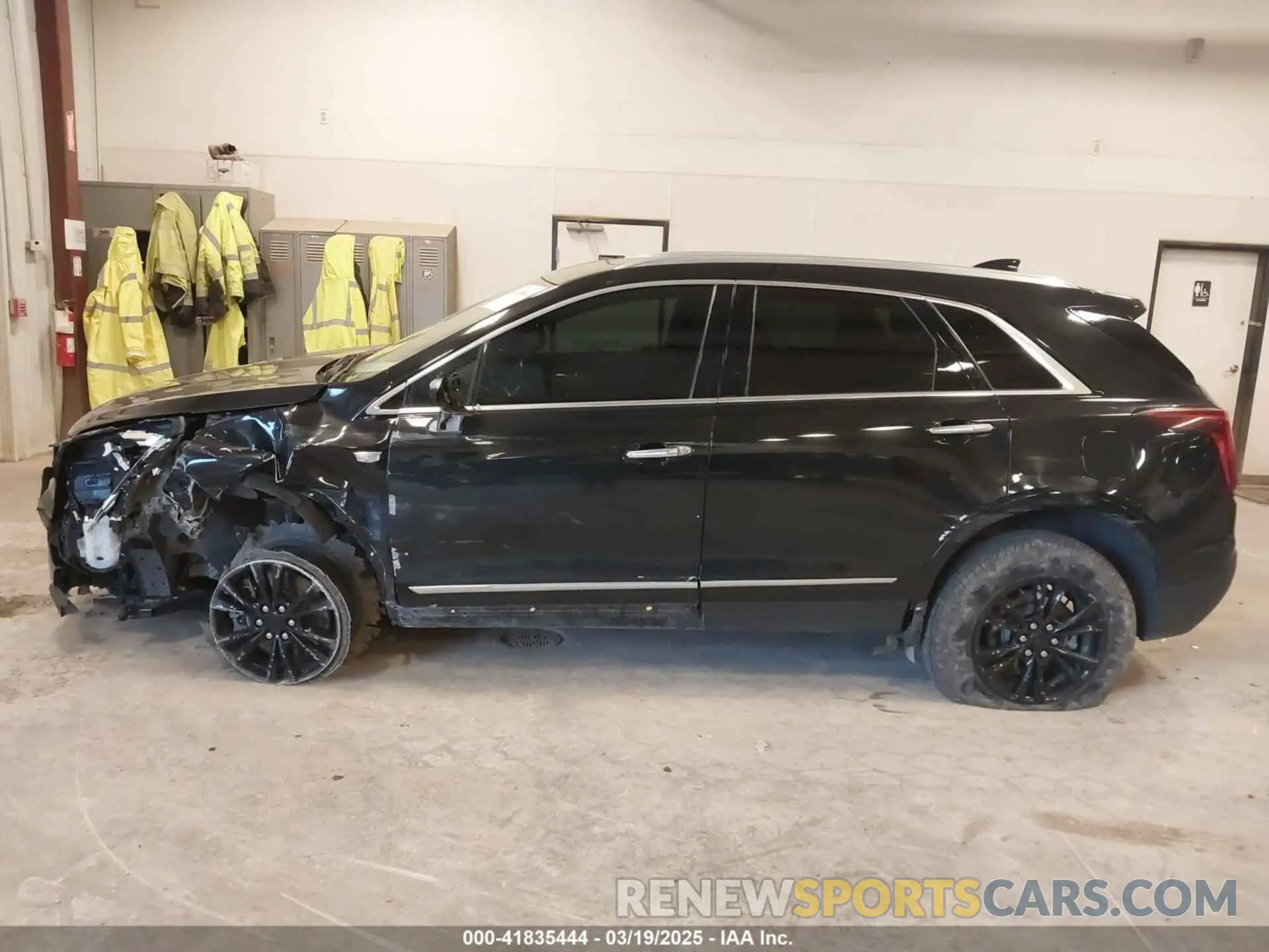 14 Photograph of a damaged car 1GYKNDR41MZ129884 CADILLAC XT5 2021