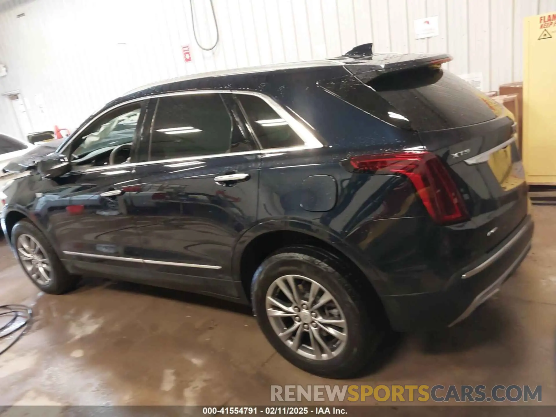15 Photograph of a damaged car 1GYKNDR41MZ156521 CADILLAC XT5 2021