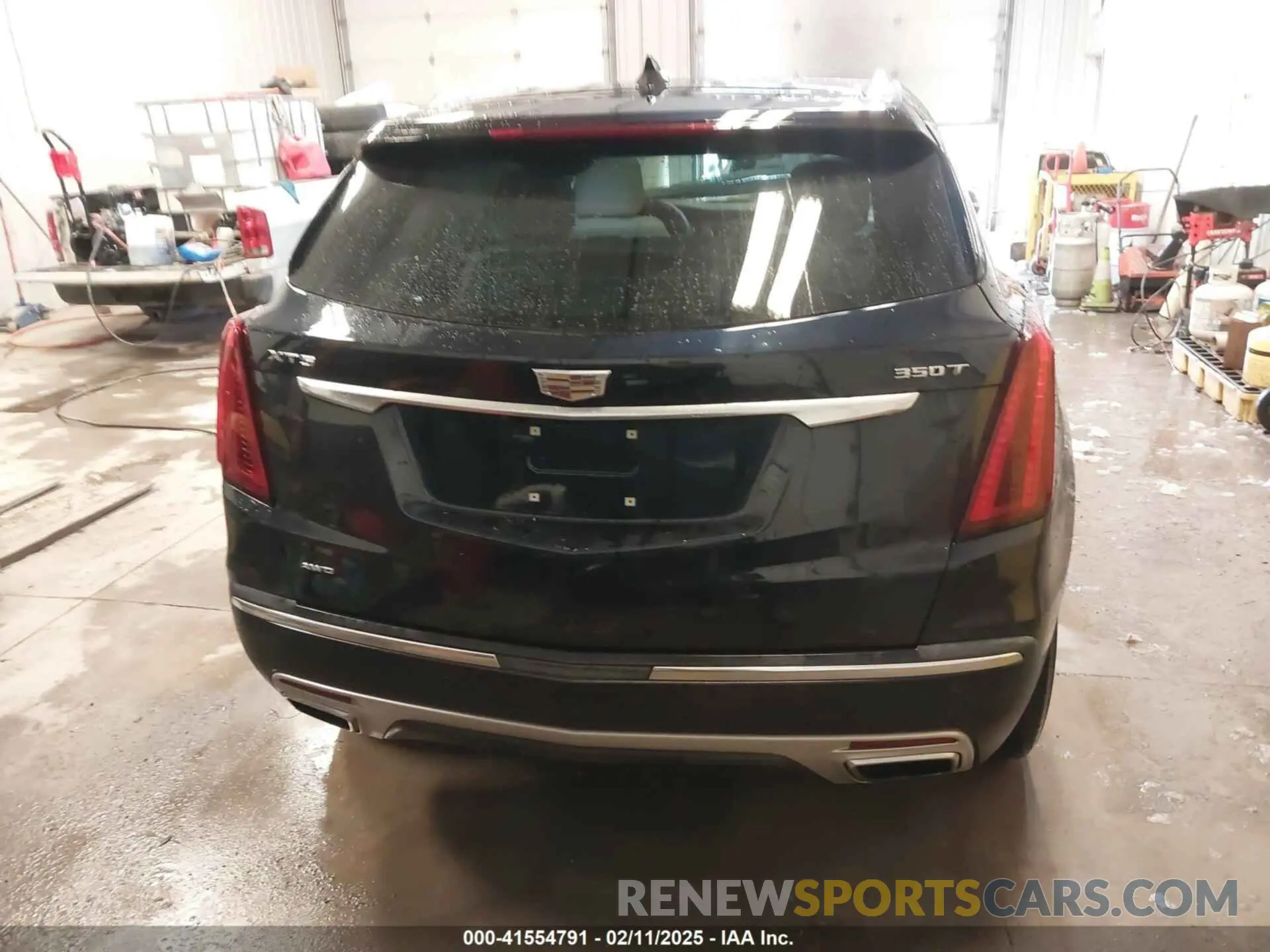 17 Photograph of a damaged car 1GYKNDR41MZ156521 CADILLAC XT5 2021
