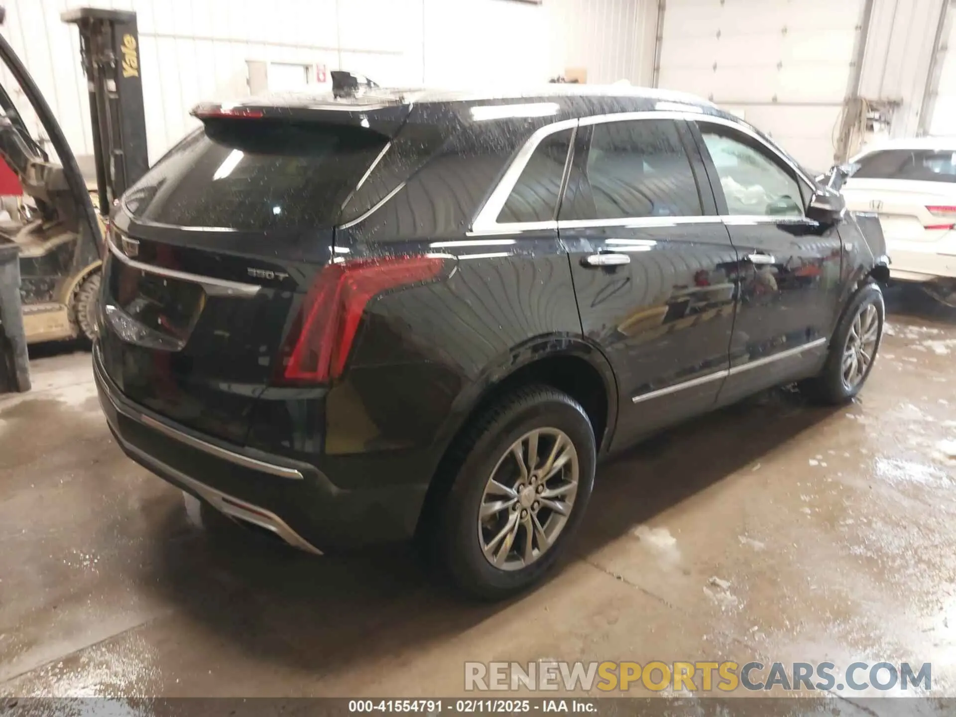 4 Photograph of a damaged car 1GYKNDR41MZ156521 CADILLAC XT5 2021