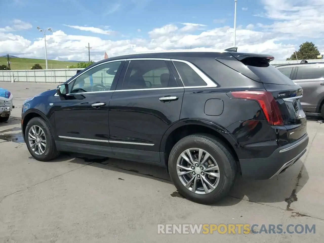 2 Photograph of a damaged car 1GYKNDRS0MZ111567 CADILLAC XT5 2021