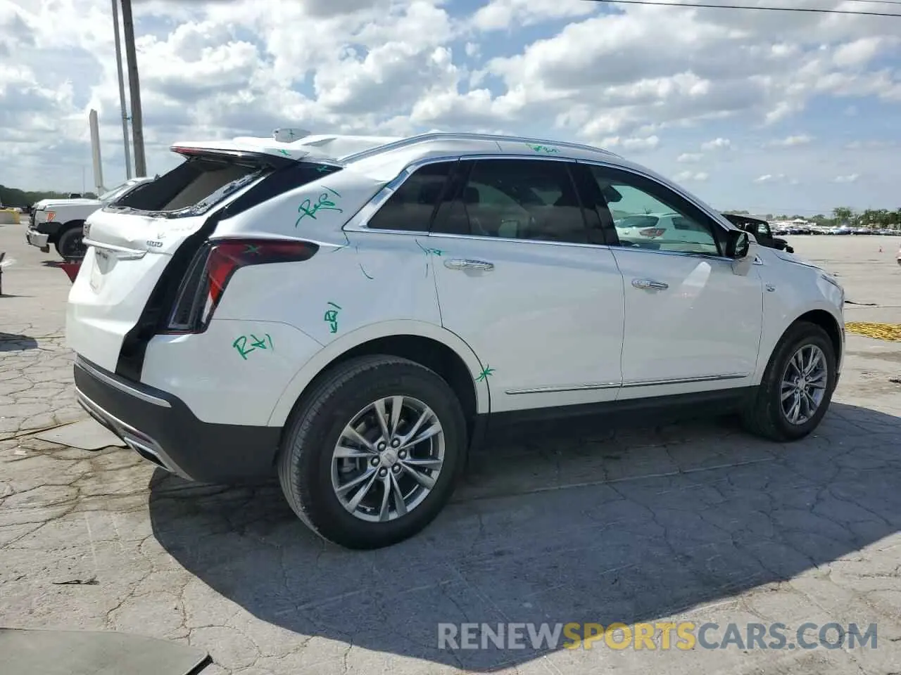 3 Photograph of a damaged car 1GYKNDRS4MZ168399 CADILLAC XT5 2021
