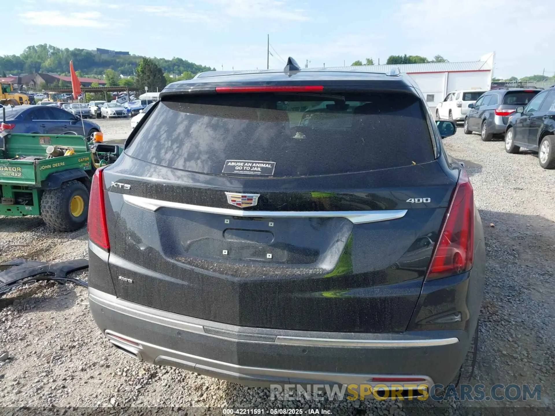 17 Photograph of a damaged car 1GYKNDRS6MZ207154 CADILLAC XT5 2021