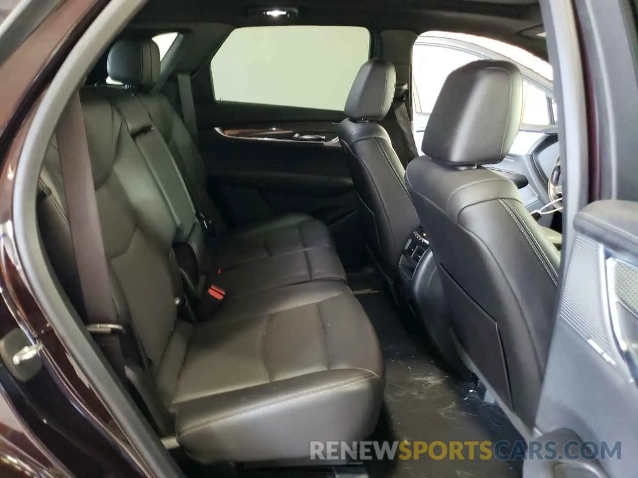 11 Photograph of a damaged car 1GYKNGRS5MZ165836 CADILLAC XT5 2021
