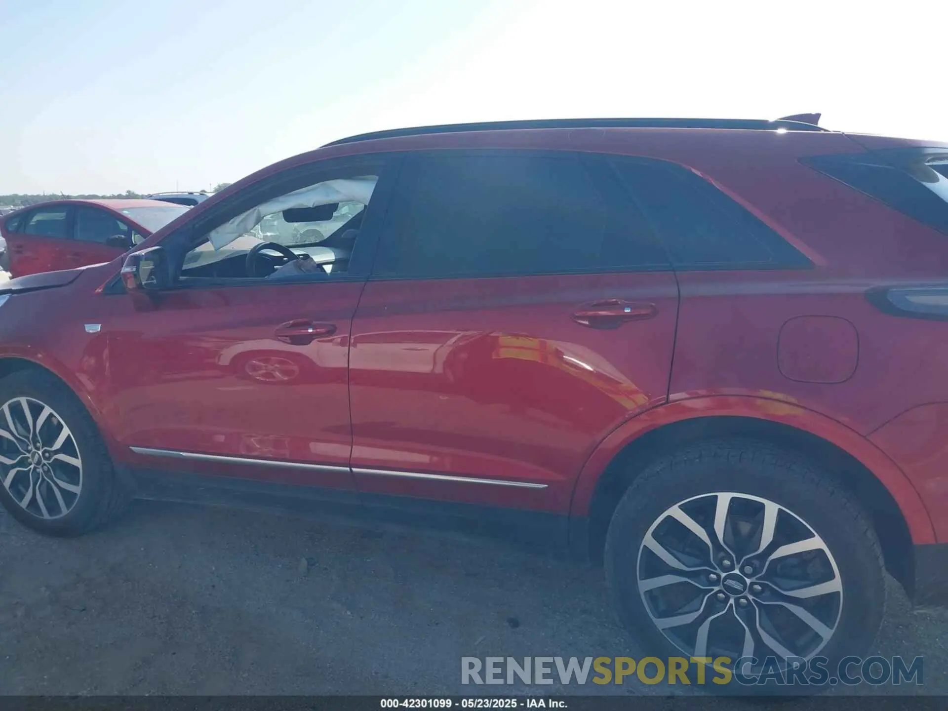 14 Photograph of a damaged car 1GYKNHRS2MZ201245 CADILLAC XT5 2021