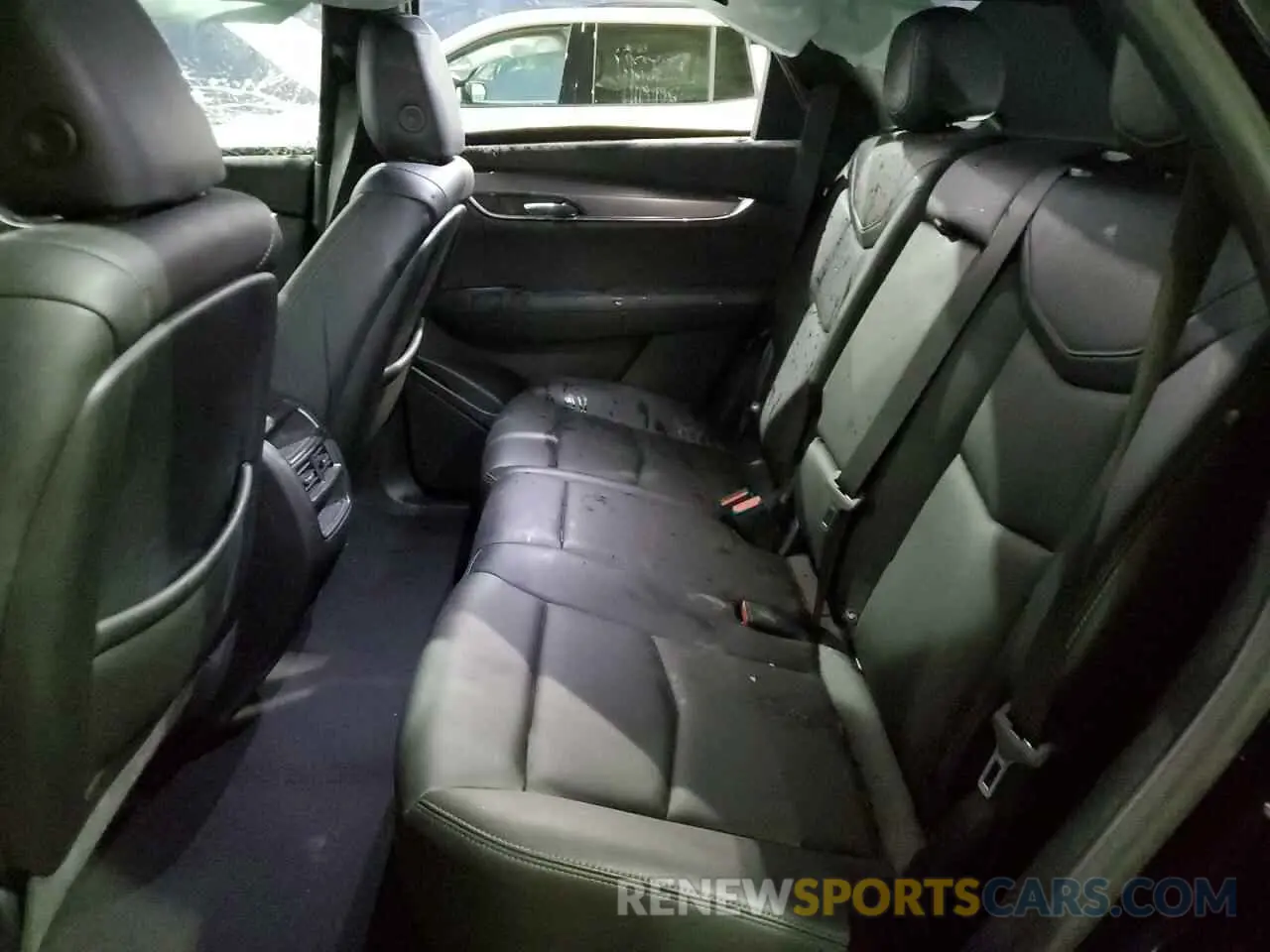 11 Photograph of a damaged car 1GYKNBR46NZ173918 CADILLAC XT5 2022