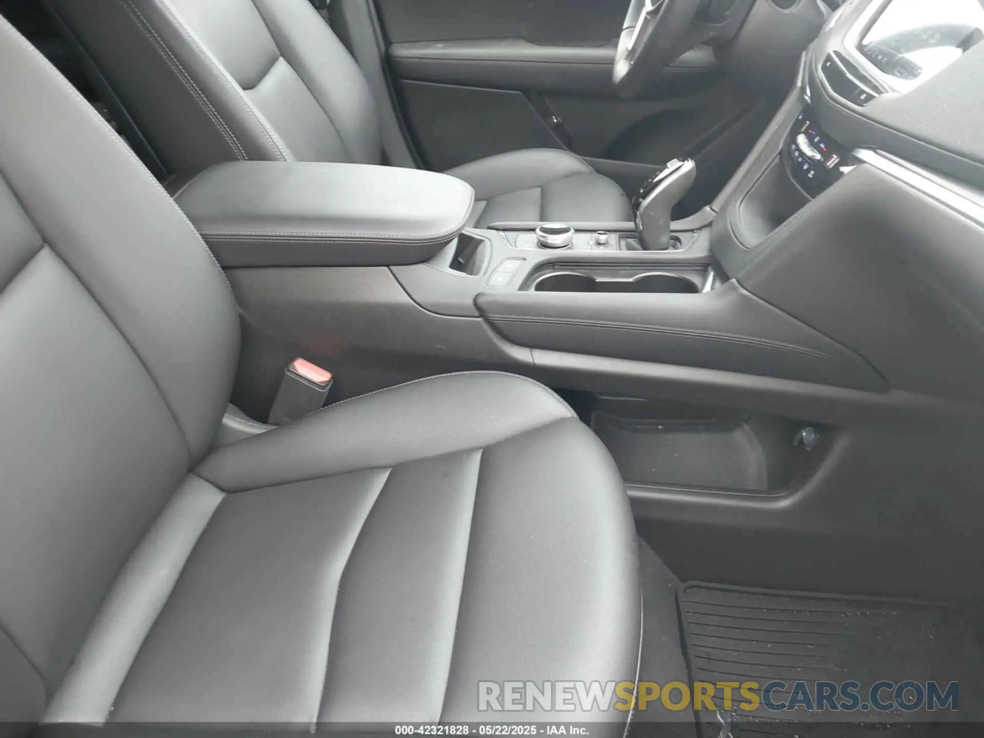 5 Photograph of a damaged car 1GYKNBR4XNZ113088 CADILLAC XT5 2022