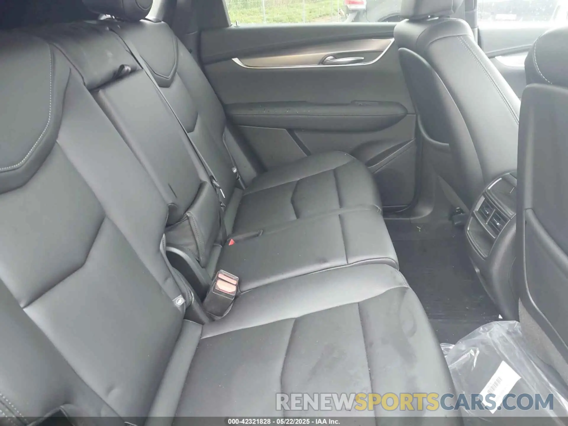 8 Photograph of a damaged car 1GYKNBR4XNZ113088 CADILLAC XT5 2022