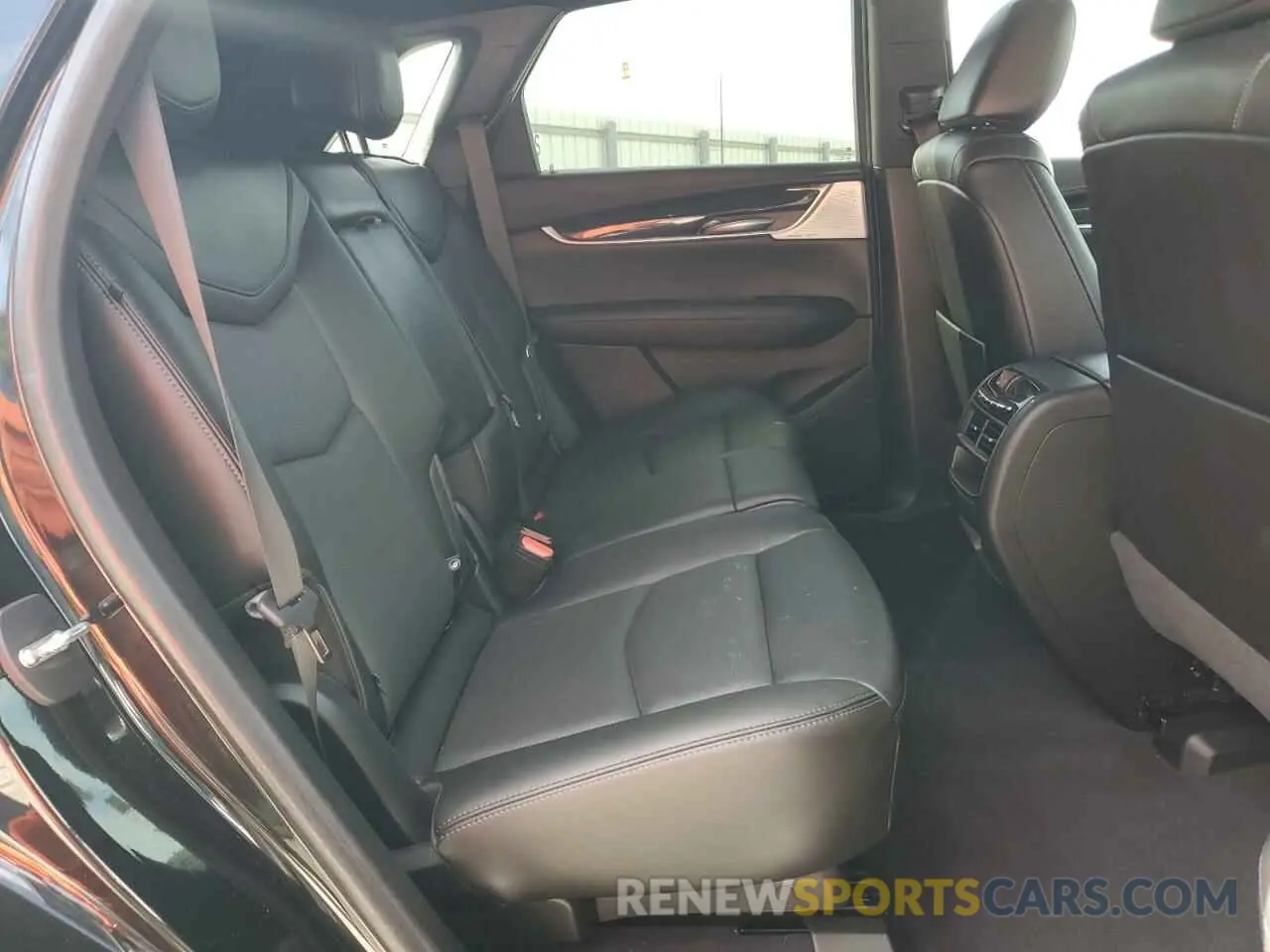 10 Photograph of a damaged car 1GYKNCRS7NZ104983 CADILLAC XT5 2022
