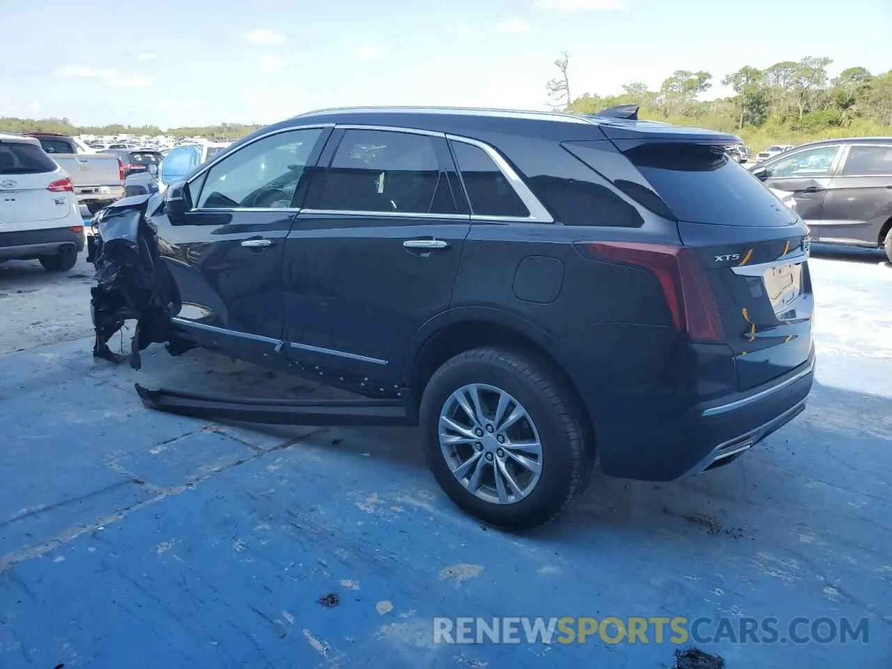 2 Photograph of a damaged car 1GYKNCRS7NZ104983 CADILLAC XT5 2022