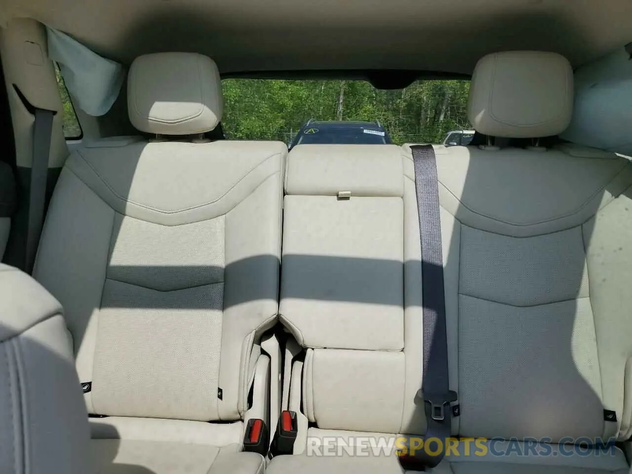 10 Photograph of a damaged car 1GYKNDR47NZ111097 CADILLAC XT5 2022