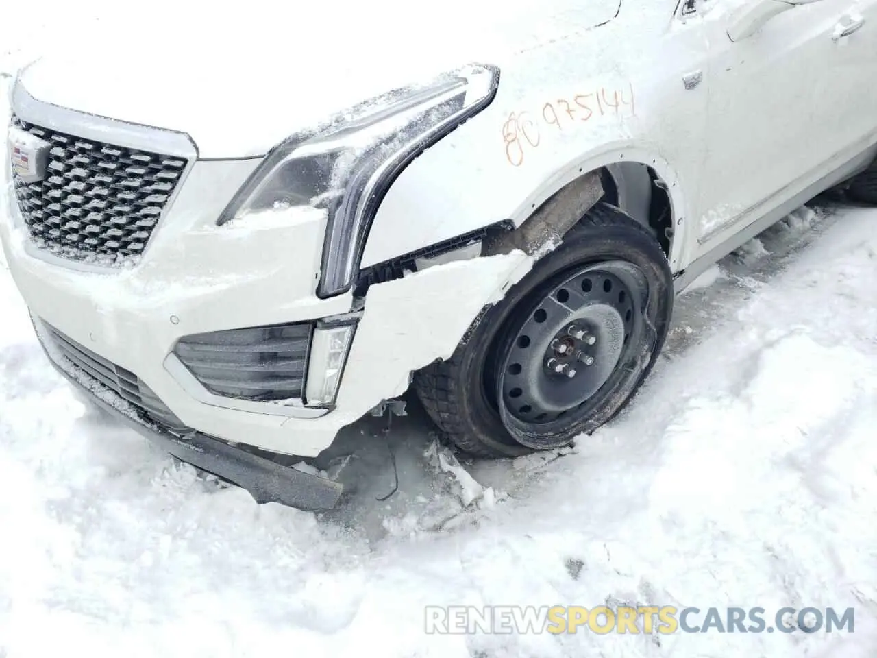 13 Photograph of a damaged car 1GYKNDRS5NZ133758 CADILLAC XT5 2022