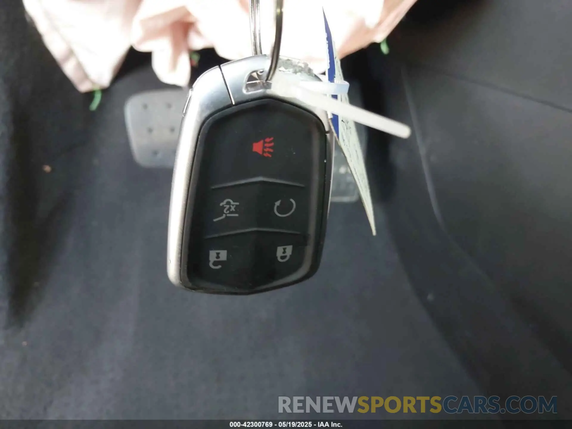 11 Photograph of a damaged car 1GYKNDRS7NZ155485 CADILLAC XT5 2022