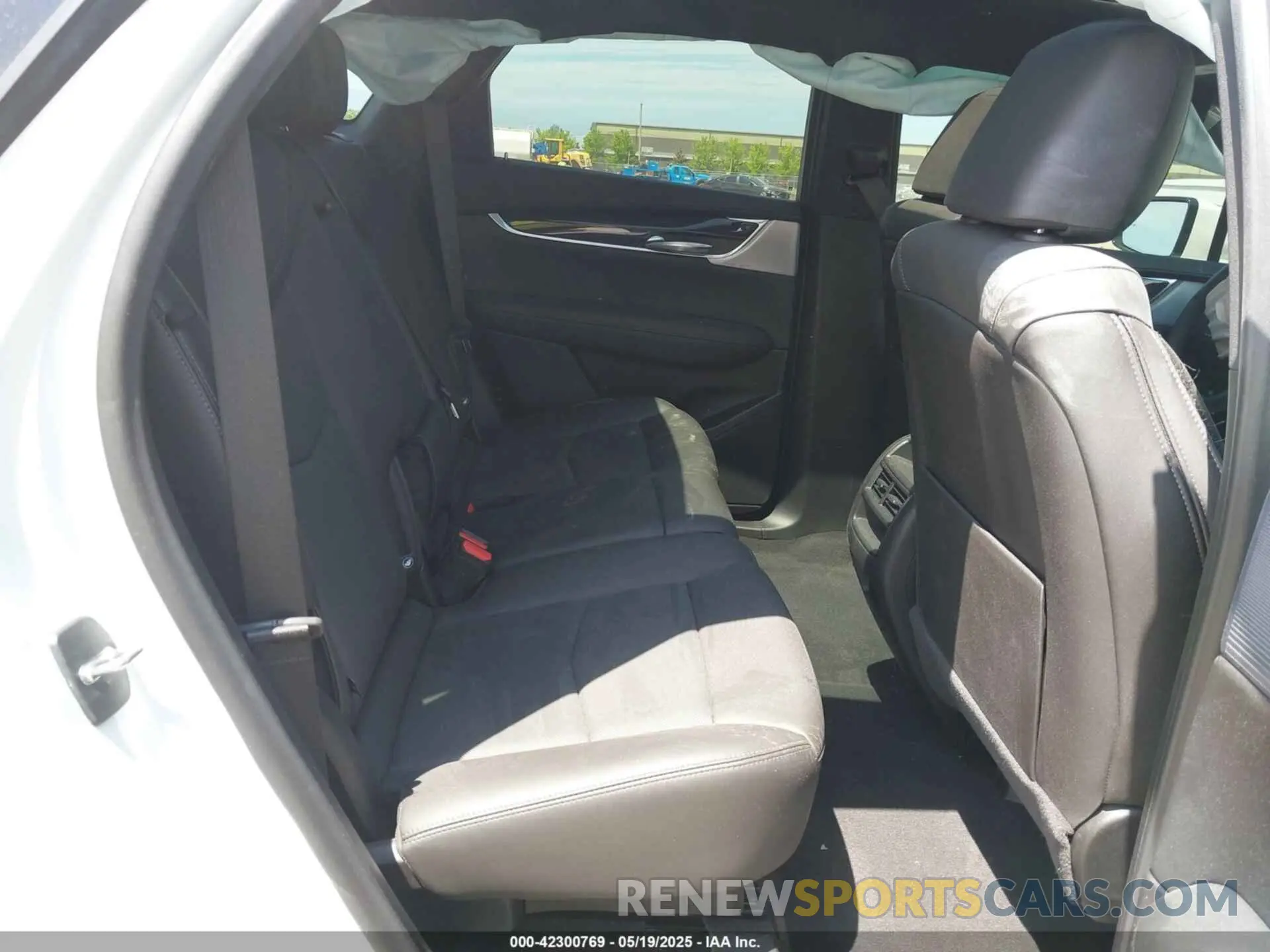 8 Photograph of a damaged car 1GYKNDRS7NZ155485 CADILLAC XT5 2022