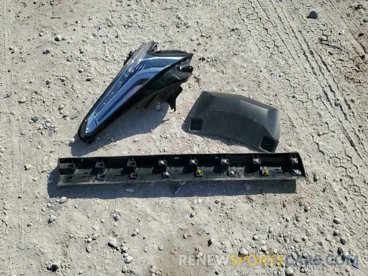 13 Photograph of a damaged car 1GYKNERS9NZ120517 CADILLAC XT5 2022