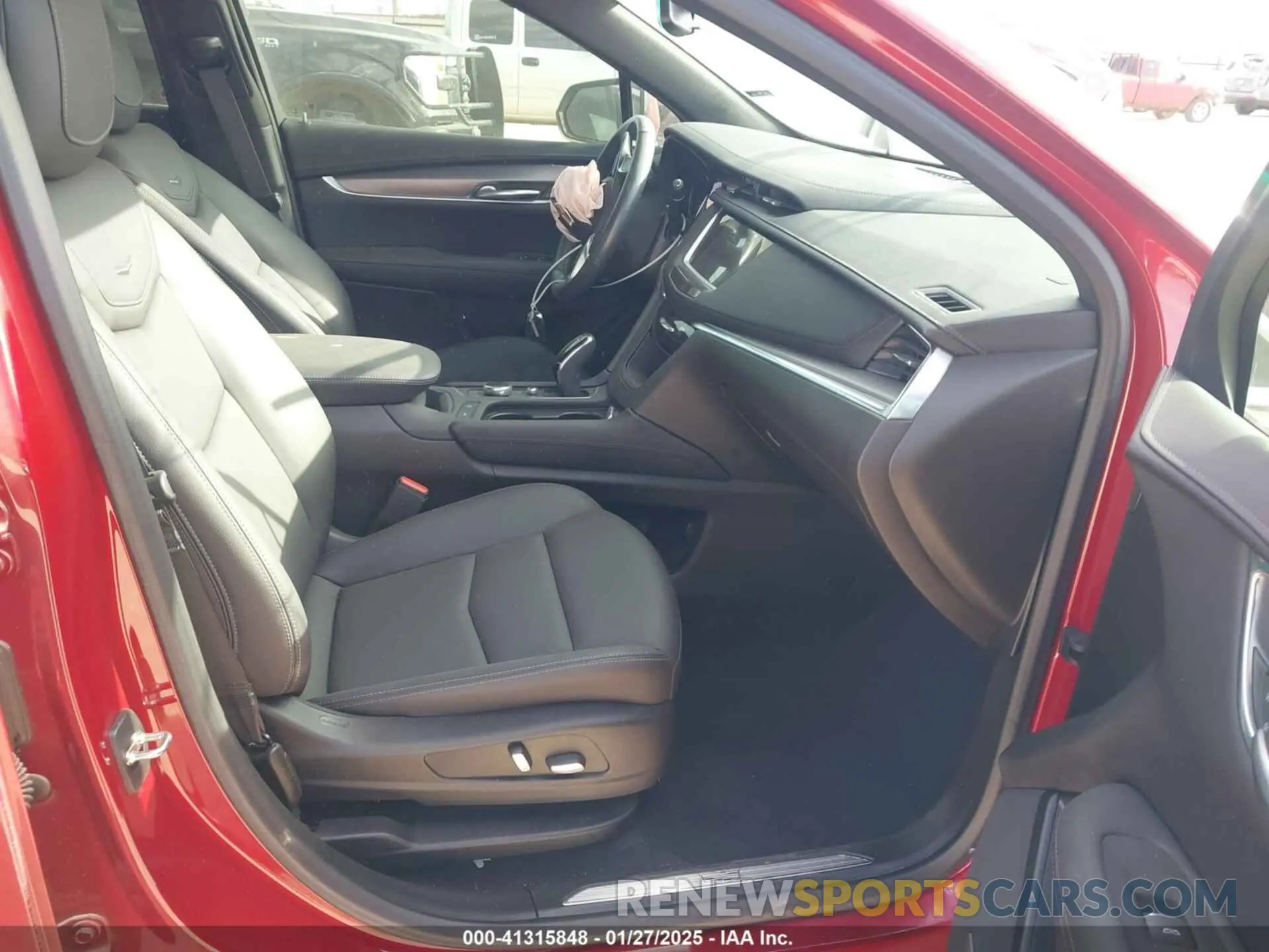 5 Photograph of a damaged car 1GYKNAR42PZ147121 CADILLAC XT5 2023