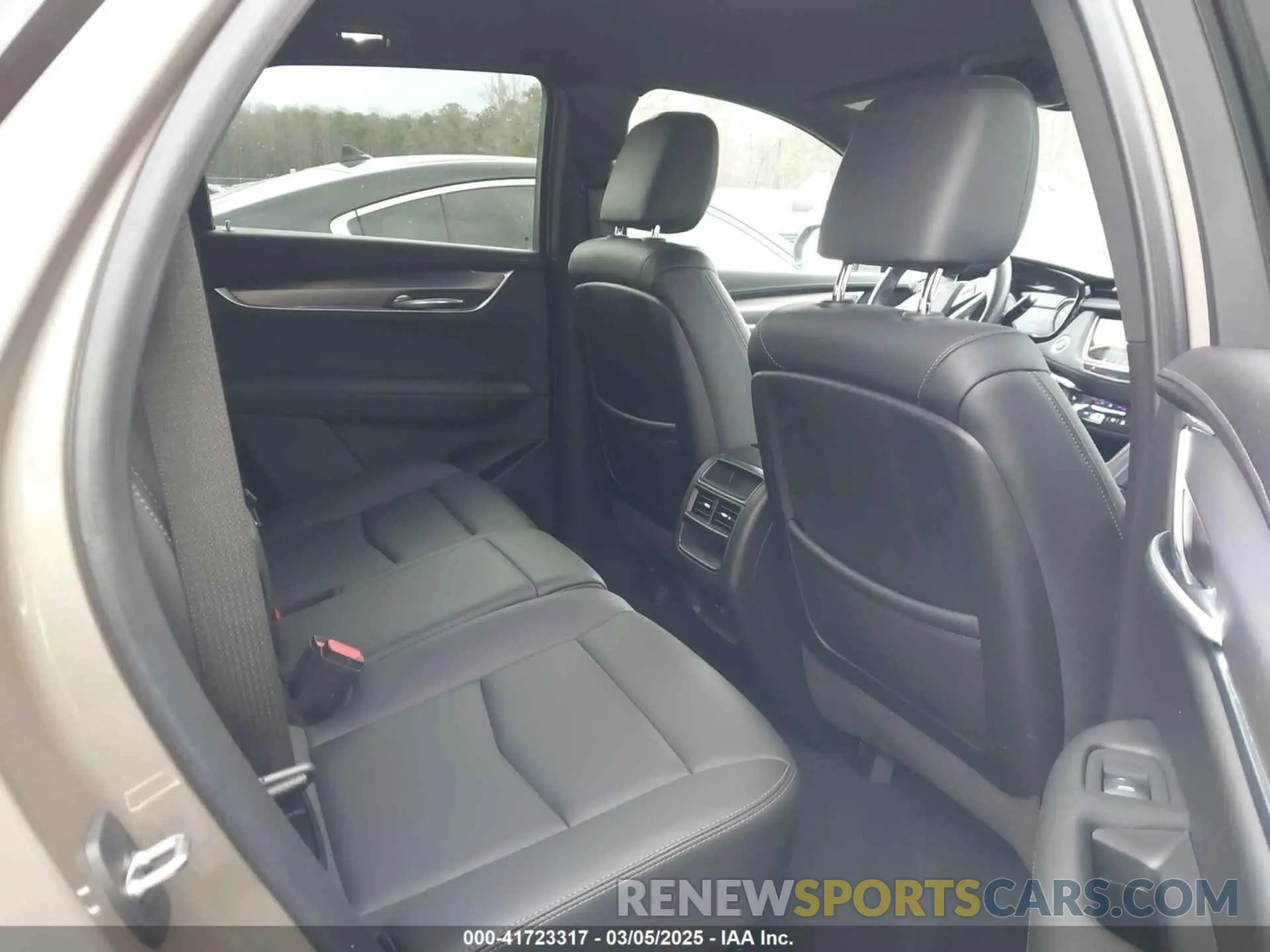 8 Photograph of a damaged car 1GYKNAR45PZ140440 CADILLAC XT5 2023