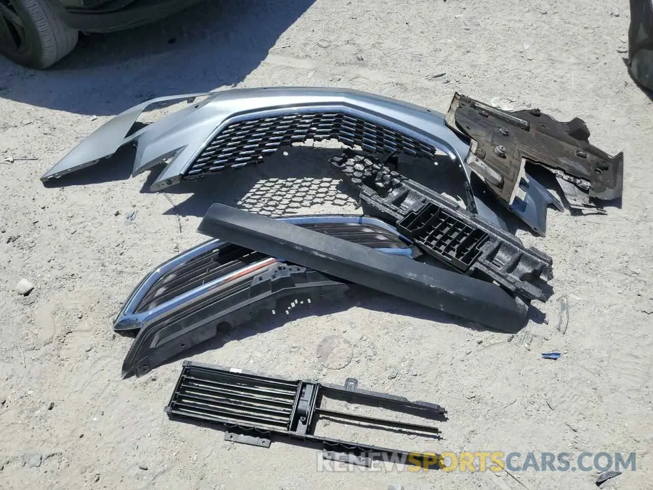 13 Photograph of a damaged car 1GYKNAR46PZ129317 CADILLAC XT5 2023