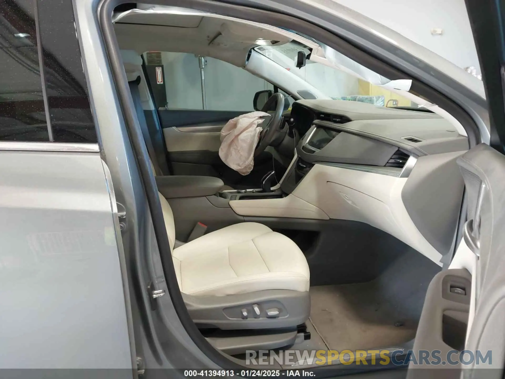 5 Photograph of a damaged car 1GYKNCR42PZ178252 CADILLAC XT5 2023