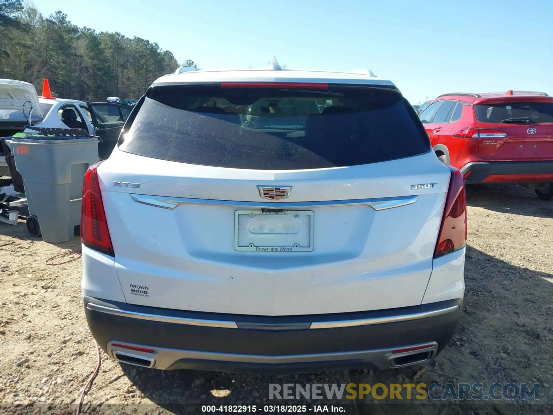 15 Photograph of a damaged car 1GYKNCR46PZ110617 CADILLAC XT5 2023
