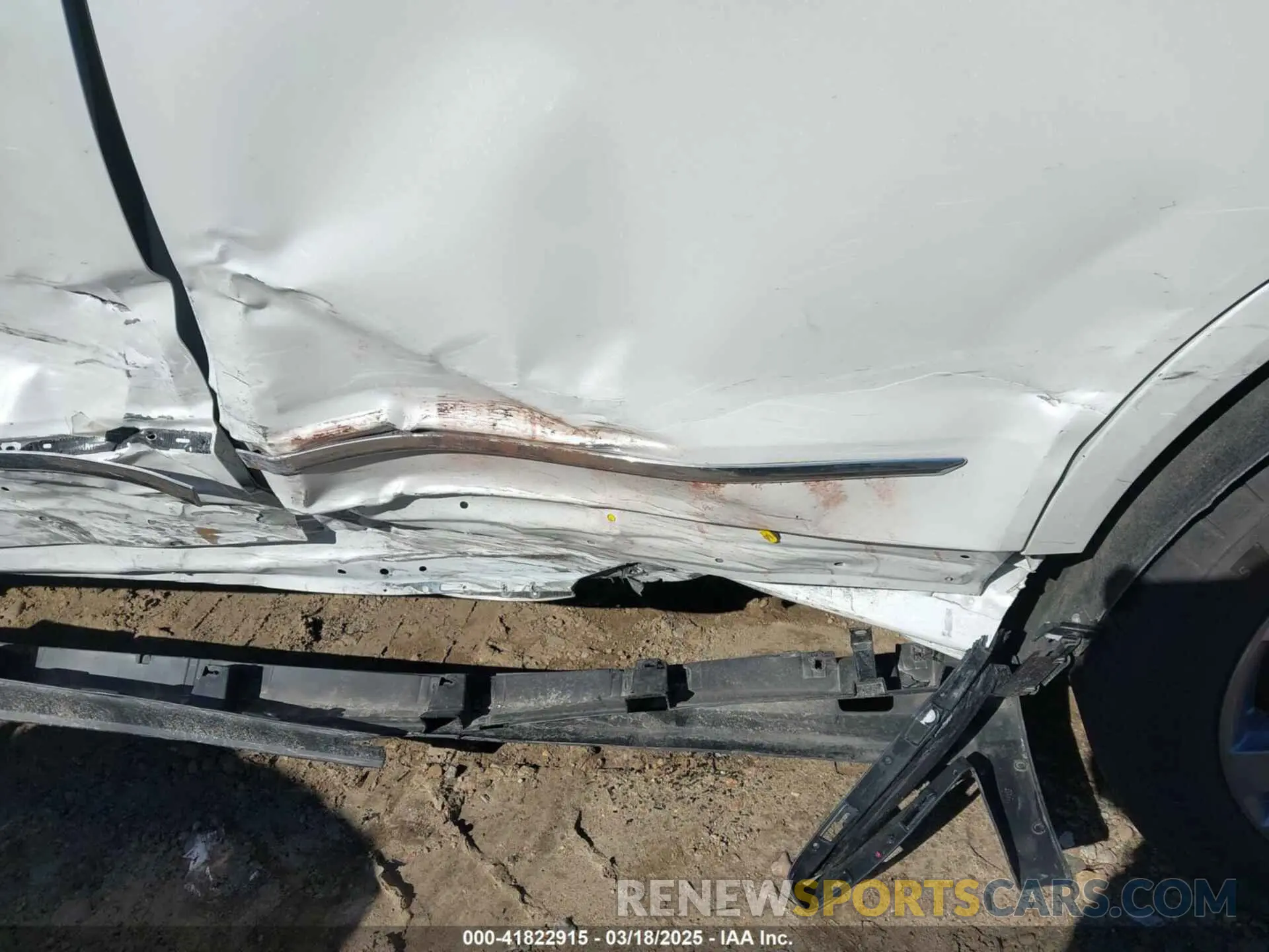 18 Photograph of a damaged car 1GYKNCR46PZ110617 CADILLAC XT5 2023
