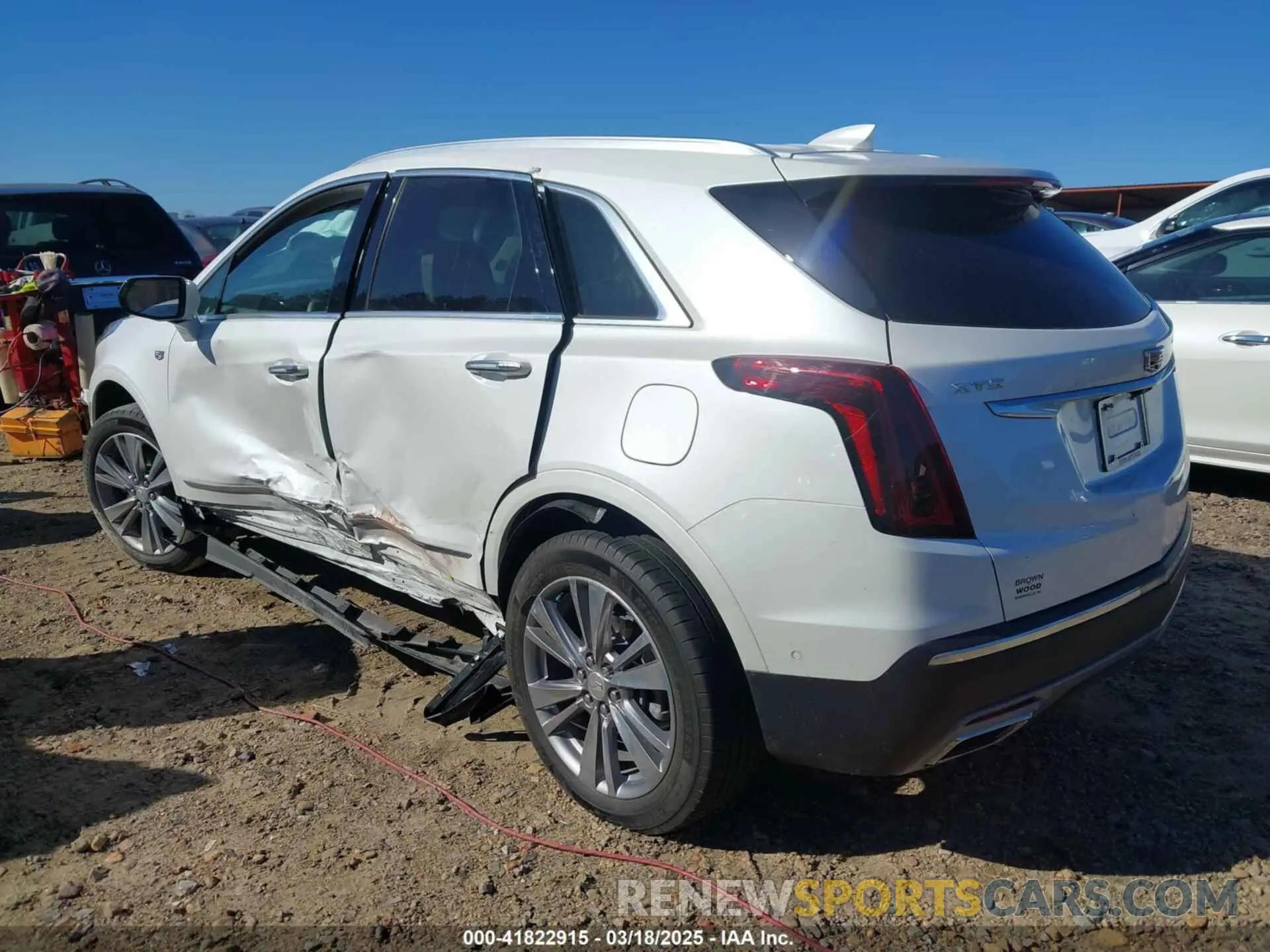 3 Photograph of a damaged car 1GYKNCR46PZ110617 CADILLAC XT5 2023
