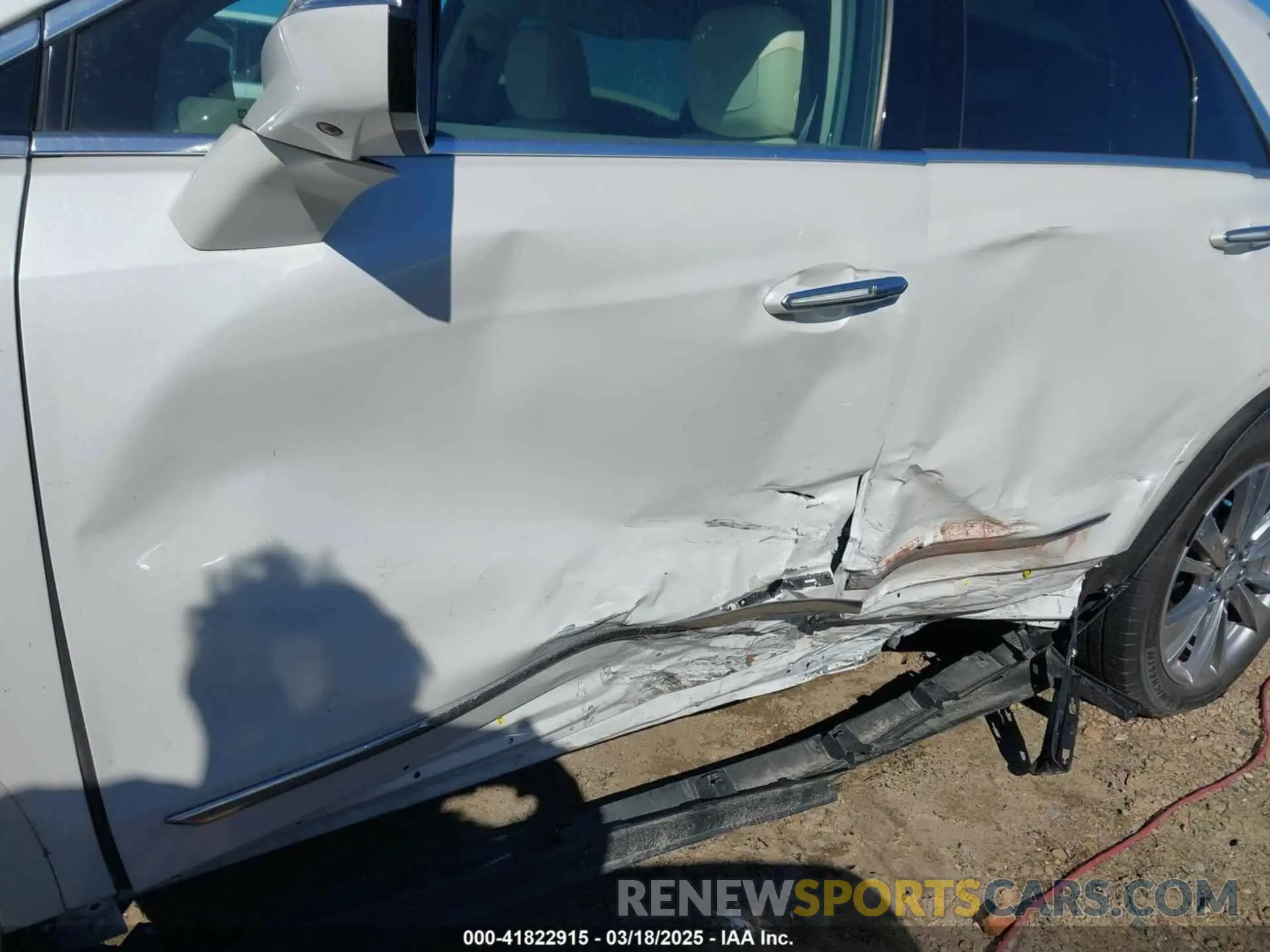 6 Photograph of a damaged car 1GYKNCR46PZ110617 CADILLAC XT5 2023