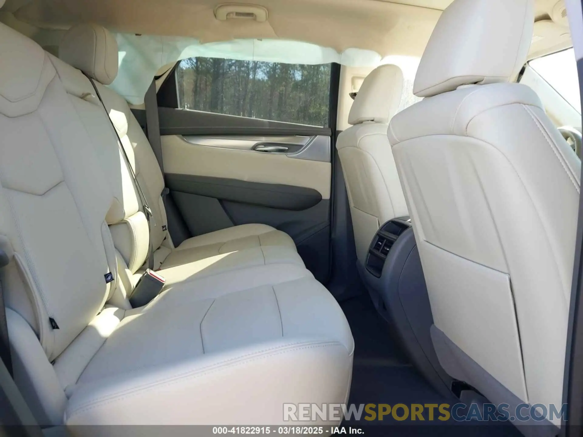 8 Photograph of a damaged car 1GYKNCR46PZ110617 CADILLAC XT5 2023