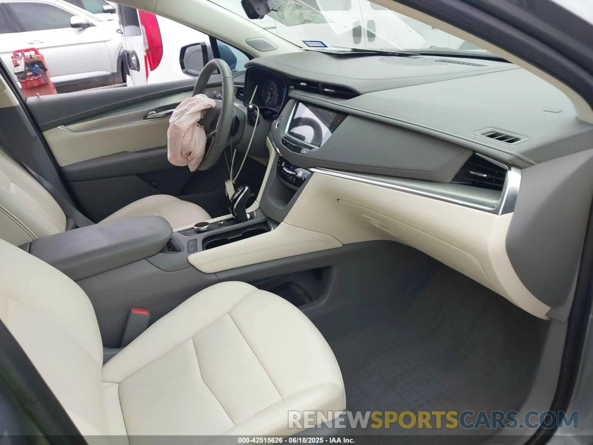 5 Photograph of a damaged car 1GYKNCRS2PZ203892 CADILLAC XT5 2023