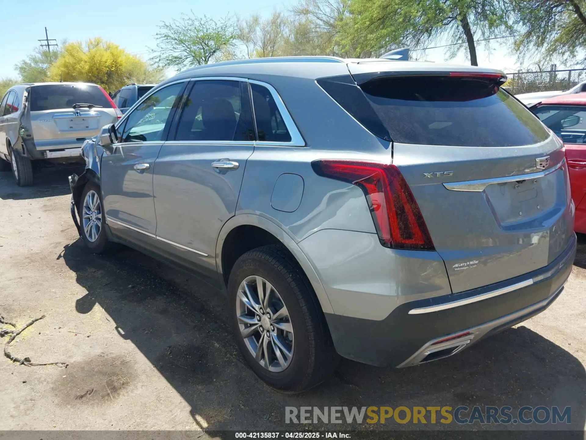 3 Photograph of a damaged car 1GYKNCRS3PZ143699 CADILLAC XT5 2023
